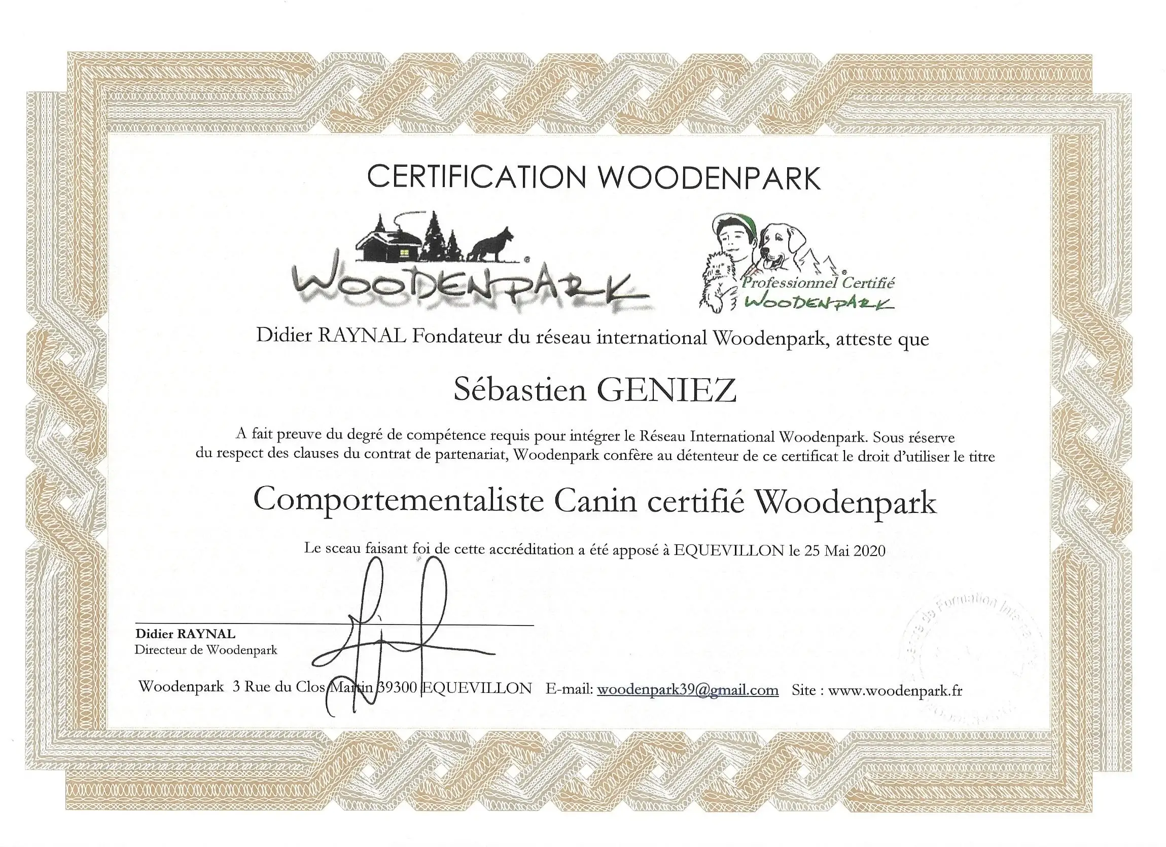 Diplôme de certification Woodenpark comportementaliste canin décerné à Sébastien Geniez.