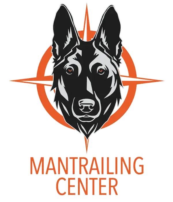 Une tête de chien noire devant une rose des vents. C'est le logo du centre de mantrailing "Mantrailing Center France".